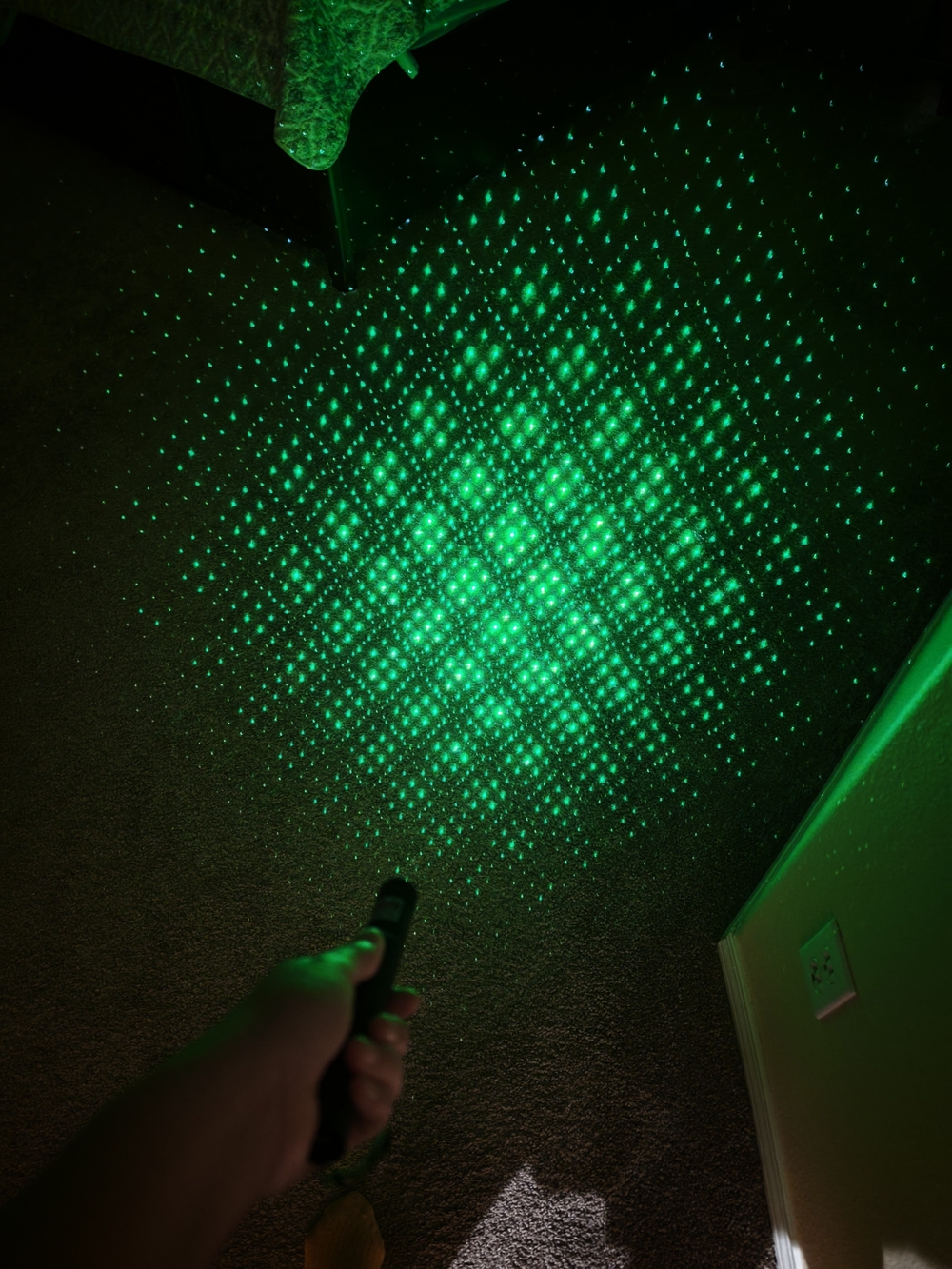 Green Portable Laser Pointer - Compact Handheld Projector - Picture 4 of 4